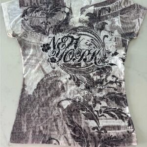y2k embellished new york women’s tee! 🩶